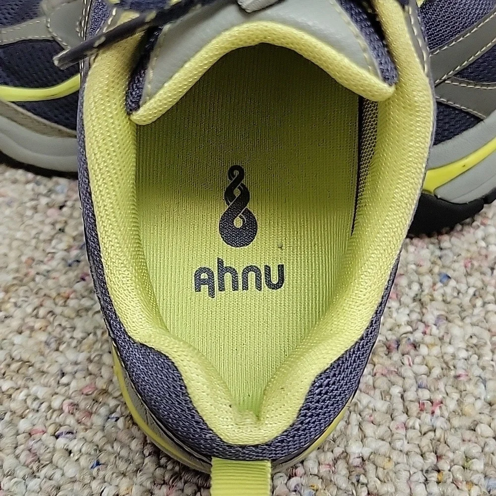 Ahnu step into